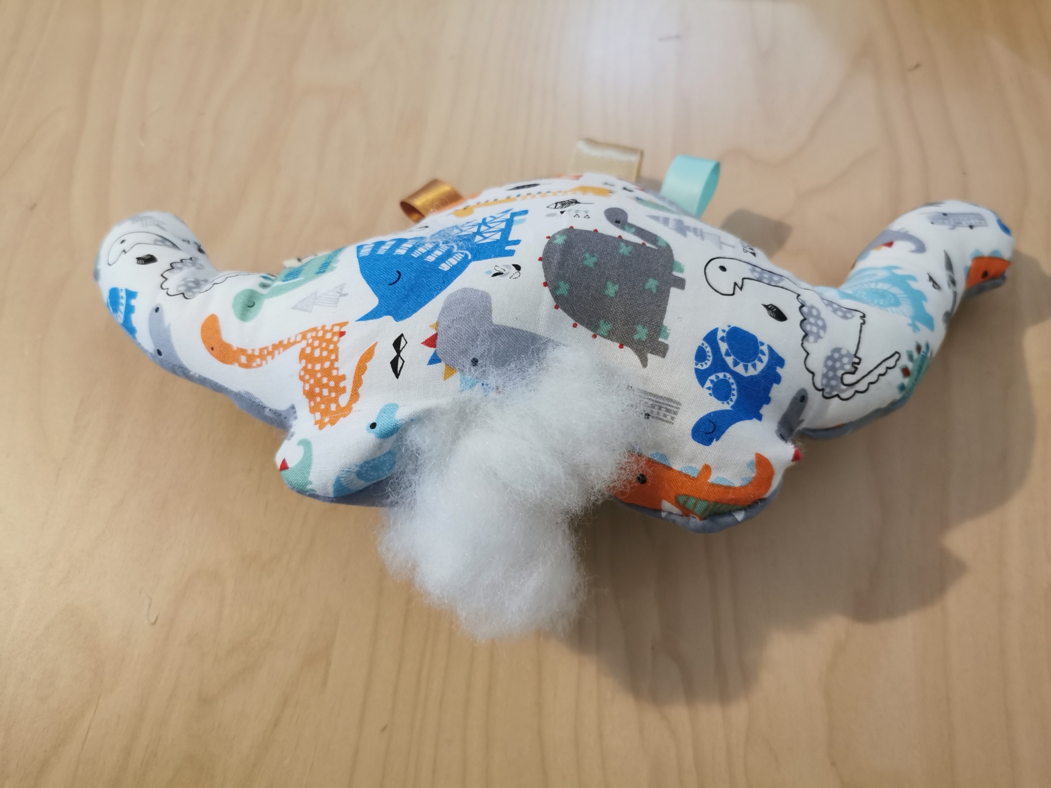 Réaliser une peluche dinosaure en tissu durant le confinement BabyCréa